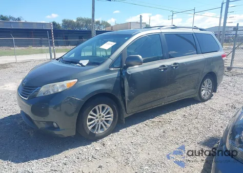 2013 Toyota Sienna Xle V6 8 Passenger z USA, uszkodzony, nr VIN 5TDYK3DC6DS364168